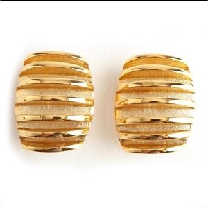 Vintage Givenchy ribbed clip on earrings.
